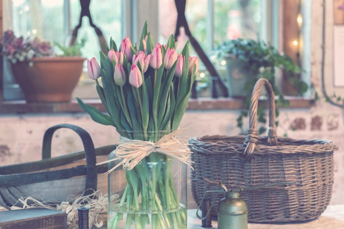 Flower-Gifting Ideas for a Dinner Party